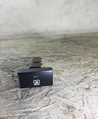 Hyundai Santa Fe Windscreen/window heater switch 621W05010