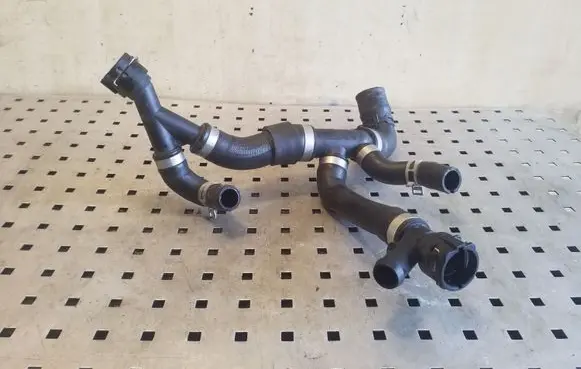 Volvo XC90 Engine coolant pipe/hose