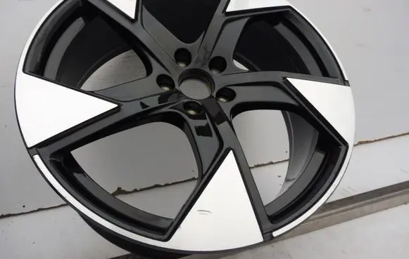 Volvo EX90 R22 alloy rim 32134889