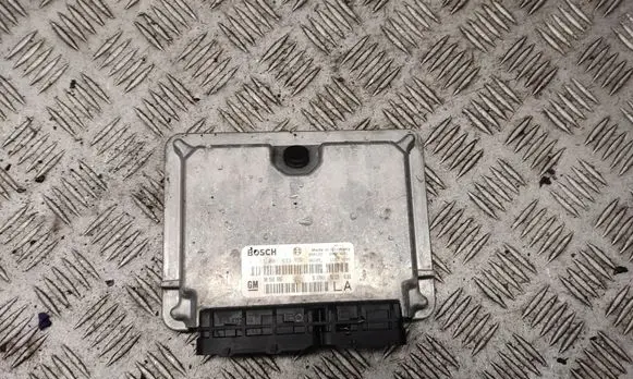 Opel Vectra B Engine control unit/module 0281001633