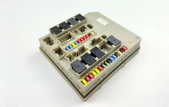 Renault Clio III Fuse module 902663A