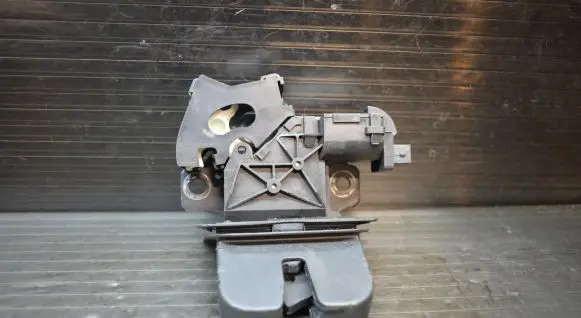 Audi A6 S6 C6 4F Tailgate/trunk/boot lock/catch/latch 8P4827505C
