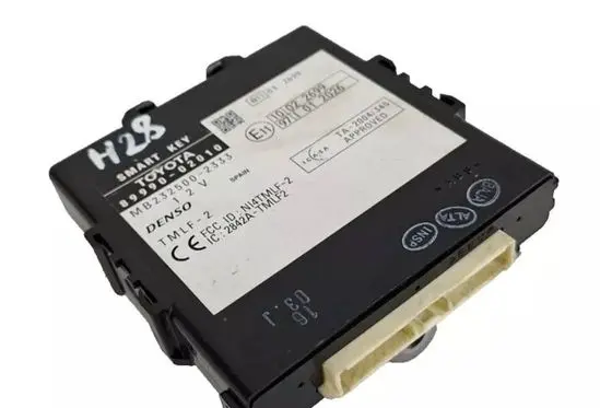 Toyota Auris 150 Door central lock control unit/module 8999002010