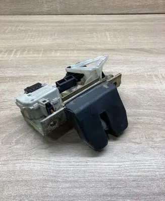 Volvo V70 Tailgate boot lock/latch motor 6030