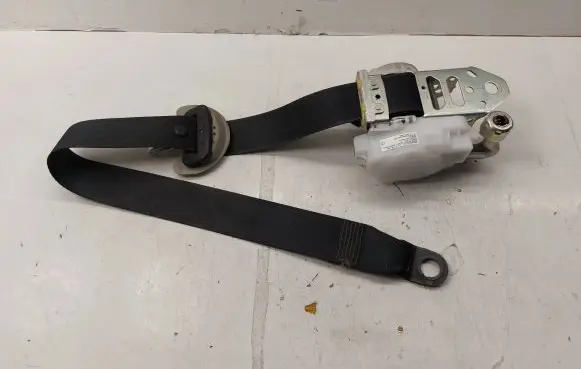 Toyota Avensis T270 Front seatbelt 7322005070C1