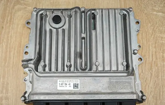 BMW 5 G30 G31 G38 Engine control unit/module 5A57784