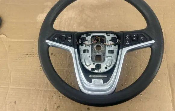 Opel Zafira C Steering wheel 13351039