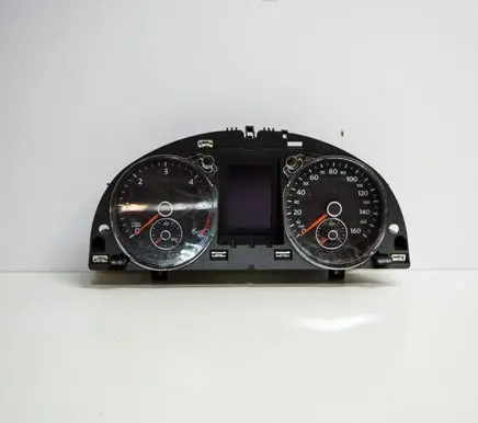 Volkswagen PASSAT B7 Speedometer (instrument cluster) 3AA920971A
