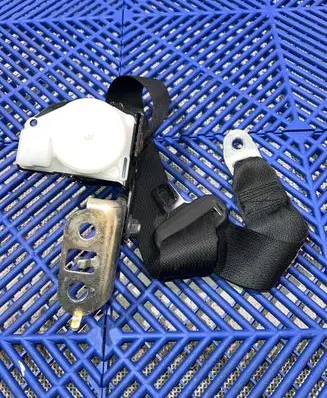 Toyota Auris E180 Middle seatbelt (rear) C7092