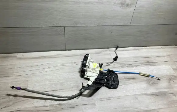 Mercedes-Benz B W246 W242 Front door lock A1667200435