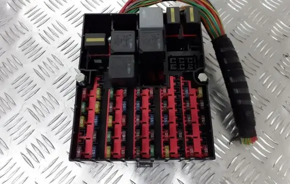 Ford Fiesta Fuse box set 2S6T-14401-LG
