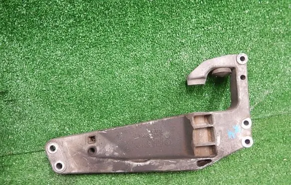 Gearbox mounting bracket
