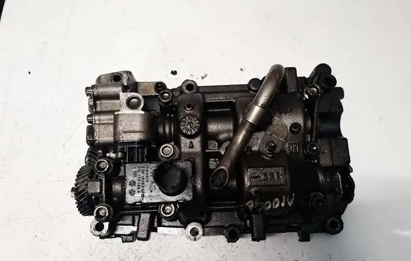 Audi A4 S4 B8 8K Oil pump 03L103537
