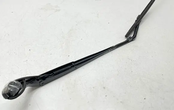 Nissan Qashqai J12 Windshield/front glass wiper blade 