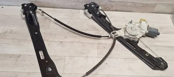 BMW 1 E81 E87 Front door window regulator with motor 7067795 7138465 0130822224