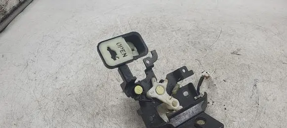 Mazda 3 I Tailgate/trunk/boot lock/catch/latch