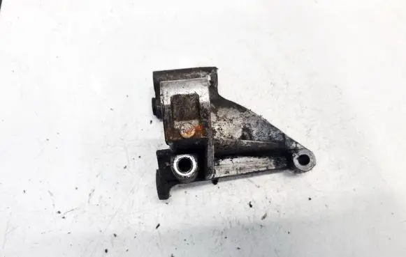 Engine mounting bracket