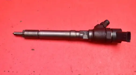 KIA Carens I Fuel injector 3380027010