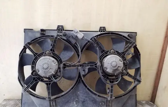 Opel Frontera B Radiator cooling fan shroud 8240266