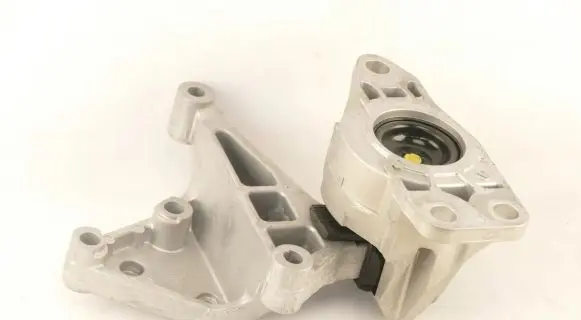 Nissan X-Trail T32 Engine mount bracket 112114BA0A