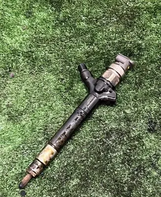 Toyota Avensis T250 Fuel injector 236700R030