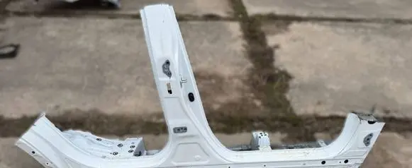 Toyota C-HR I Front sill (body part) 61311F4010