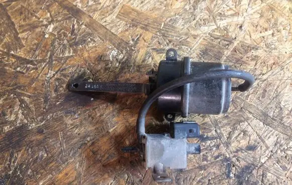 Volkswagen Multivan T4 Vacuum valve 028906283 72169313 CD120