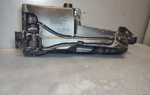 Tesla Model 3 Lamp washer fluid tank 173133000