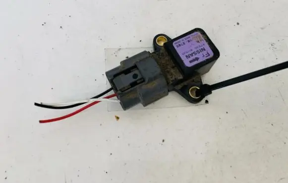Nissan X-Trail T30 Airbag deployment crash/impact sensor 479308h300