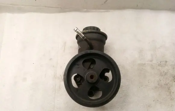 Toyota Corolla Verso AR10 Power steering pump 4431005120