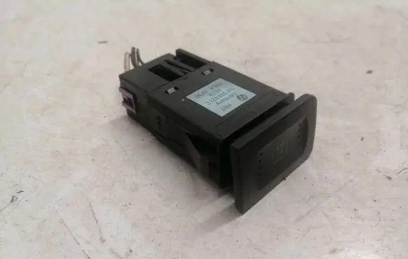 Volkswagen Golf IV Windscreen/window heater switch 1J0959621C