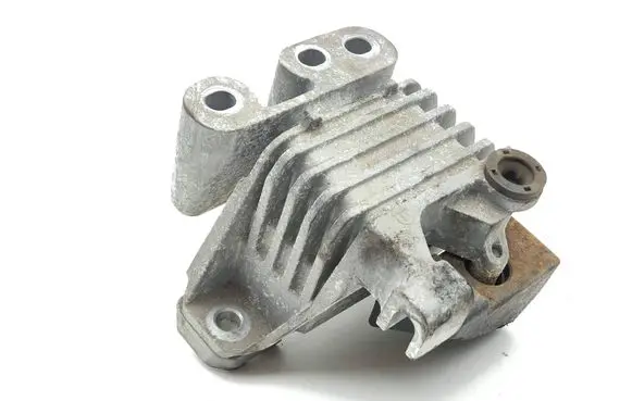 Jeep Cherokee Engine mount bracket P68102281AF 0504