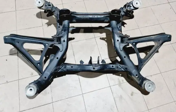 Volkswagen Touareg I Rear subframe 