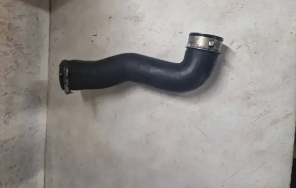Intercooler hose/pipe