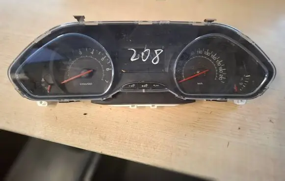 Peugeot 208 Speedometer (instrument cluster) E137HWH2 9805400380