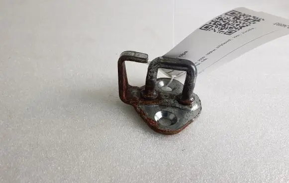 Hummer H3 Front door lock loop/hook striker 7N06