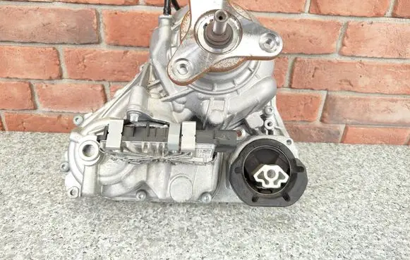 BMW M8 F91 F92 G14 G15 Gearbox transfer box case 8747764 8090770 8098422