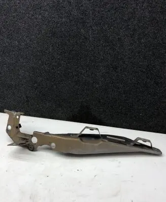 Fender mounting bracket