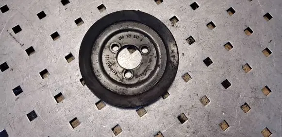 Audi 80 90 S2 B4 Water pump pulley 050121031A