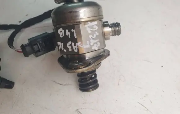 Audi A3 S3 8V Fuel injection high pressure pump 04E127025D