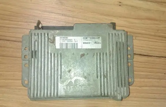 Renault Megane I Engine control unit/module s105300201e hom7700860337