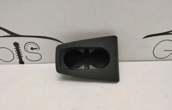 Cup holder front