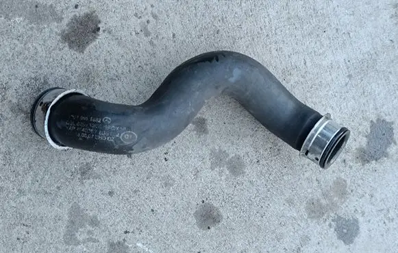 Mercedes-Benz C W204 Engine coolant pipe/hose A2045011582