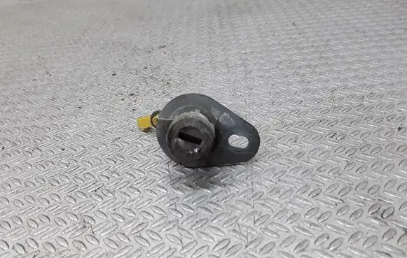 Hyundai Getz Coupe door lock (next to the handle) 
