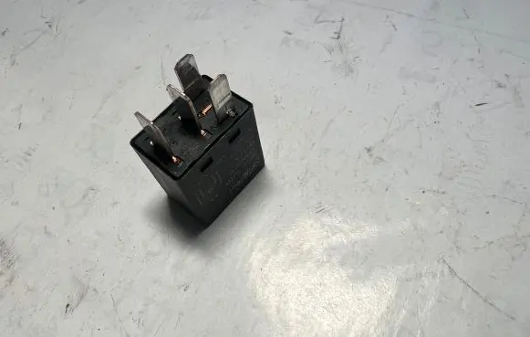 Ford Focus Other relay 5M5T14B192AA V23074A1801X17 100361C