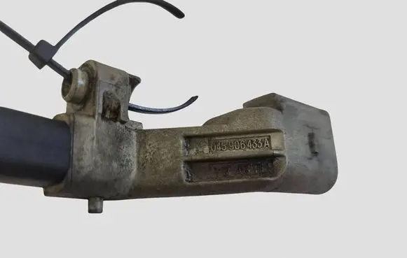 Volkswagen Golf V Crankshaft position sensor 045906433A