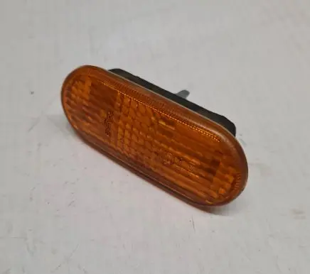Volkswagen Golf IV Front fender indicator light 3B0949117B 4141