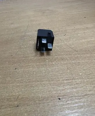 Mercedes-Benz E A207 Other relay A0025427219 F1628