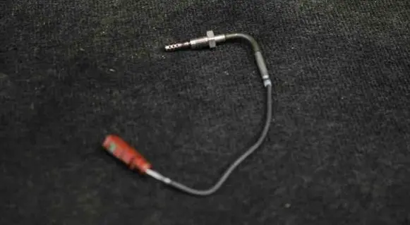 Volkswagen Touareg II Oil temperature sensor 05A906088