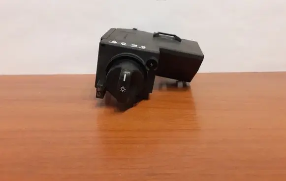 Mercedes-Benz E W210 Light switch 2105450204 5635
